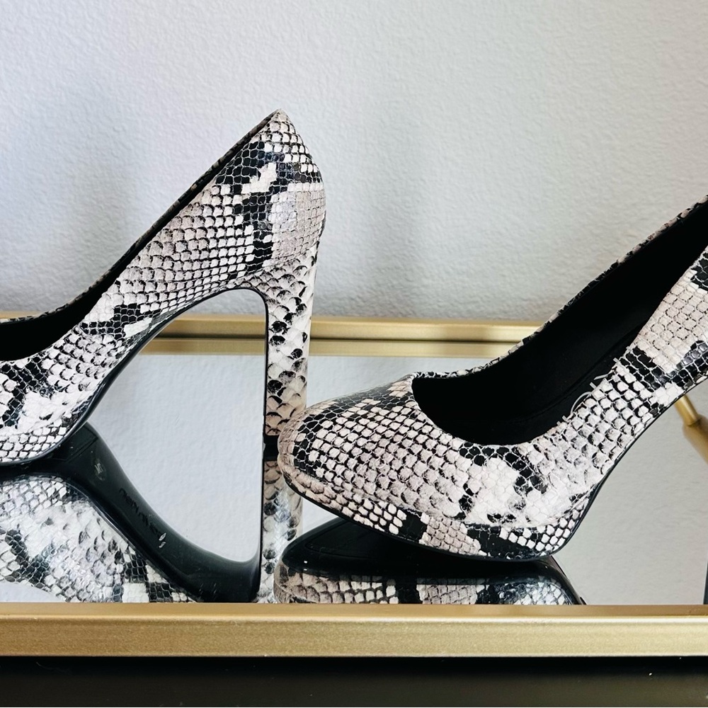 Elegant Snakeskin Patterned Women's Pumps